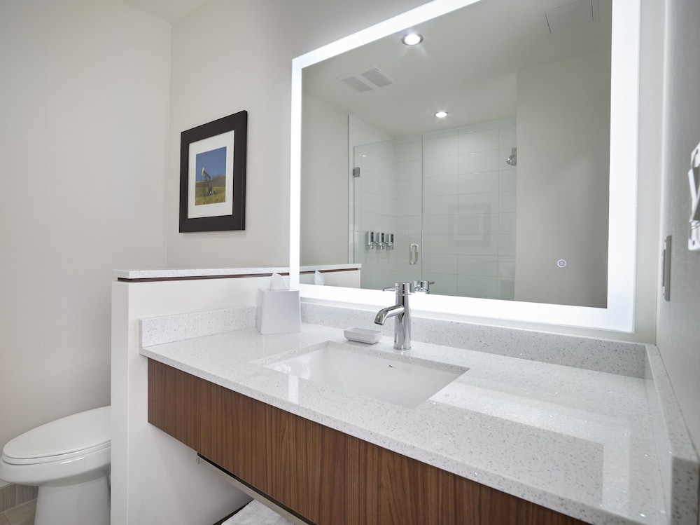 Four Points by Sheraton Edmonton West 8/30