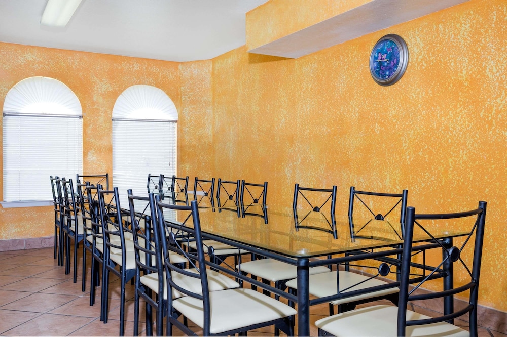 Days Inn by Wyndham San Antonio 16/19