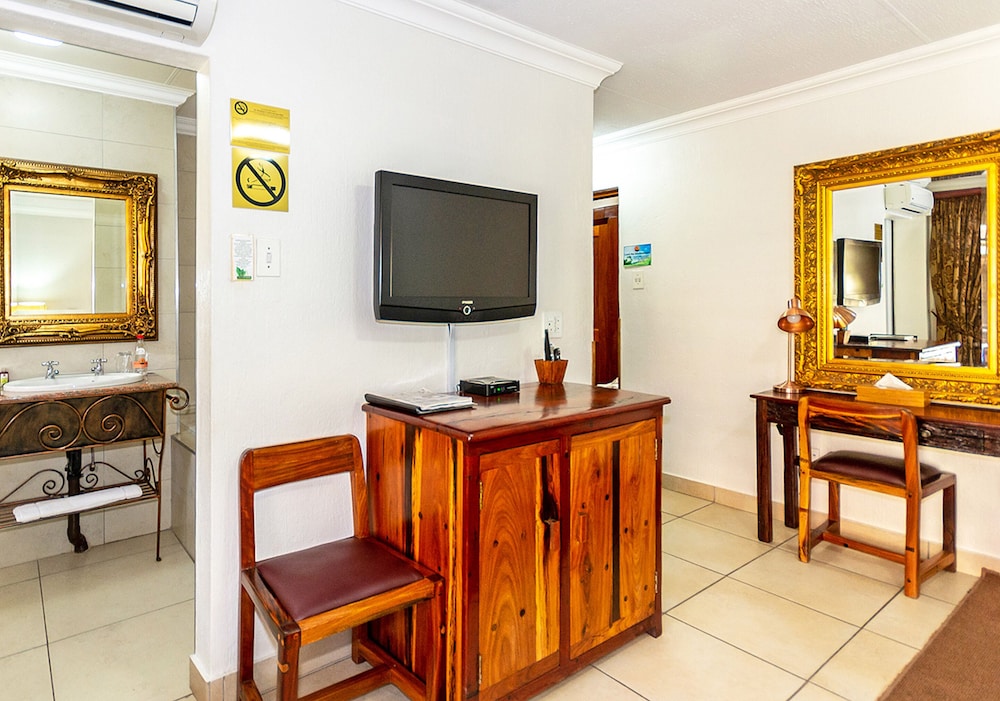 Afrique Boutique Hotel O.R. Tambo 3/50