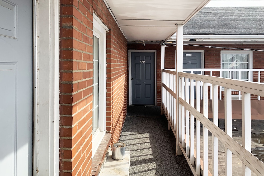 Four Keys Inn 4/38