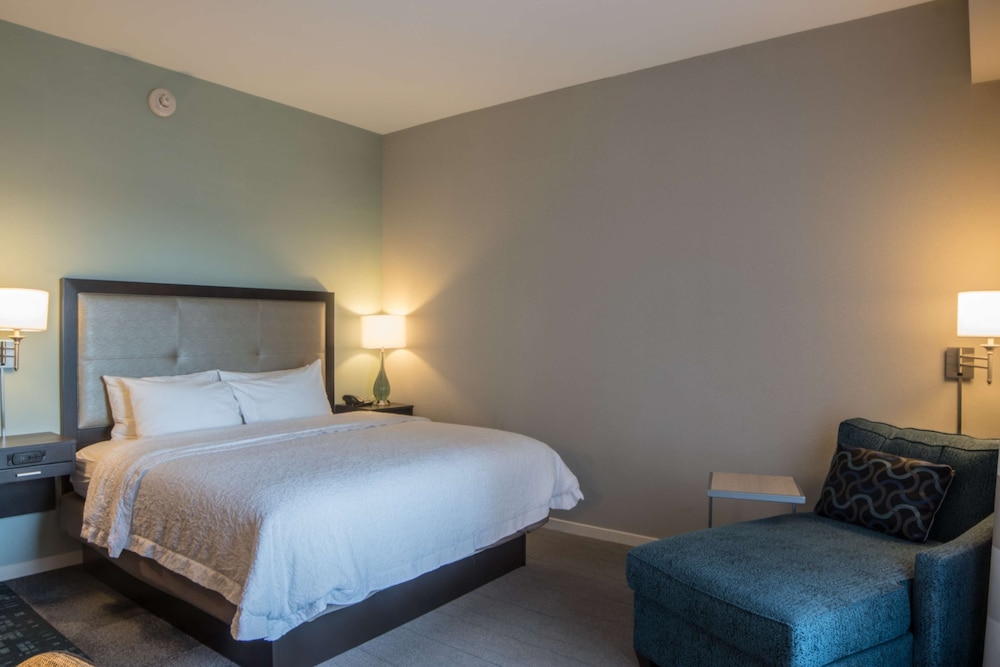Hampton Inn Suites Charlotte Ballantyne Nc 28/74