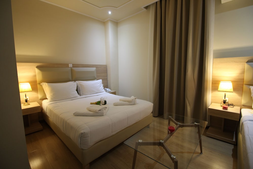DELUXE, TRIPLE, PRIVATE BATHROOM