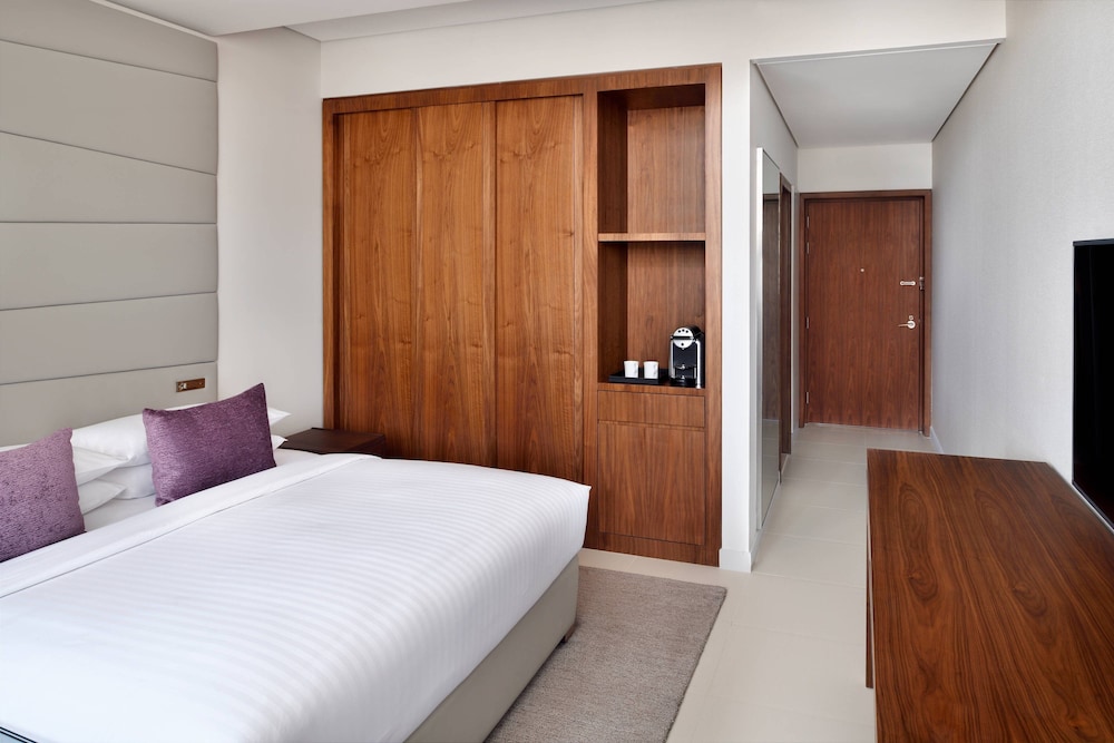 Room, King Bed, Concierge Level