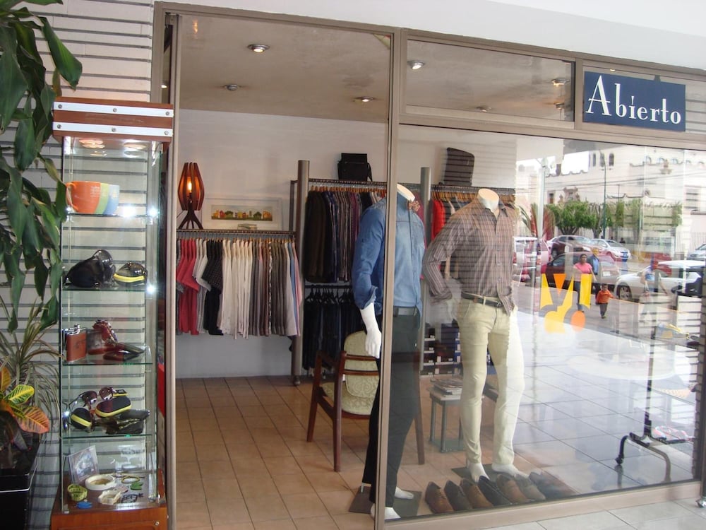 Hotel Real Plaza 56/69