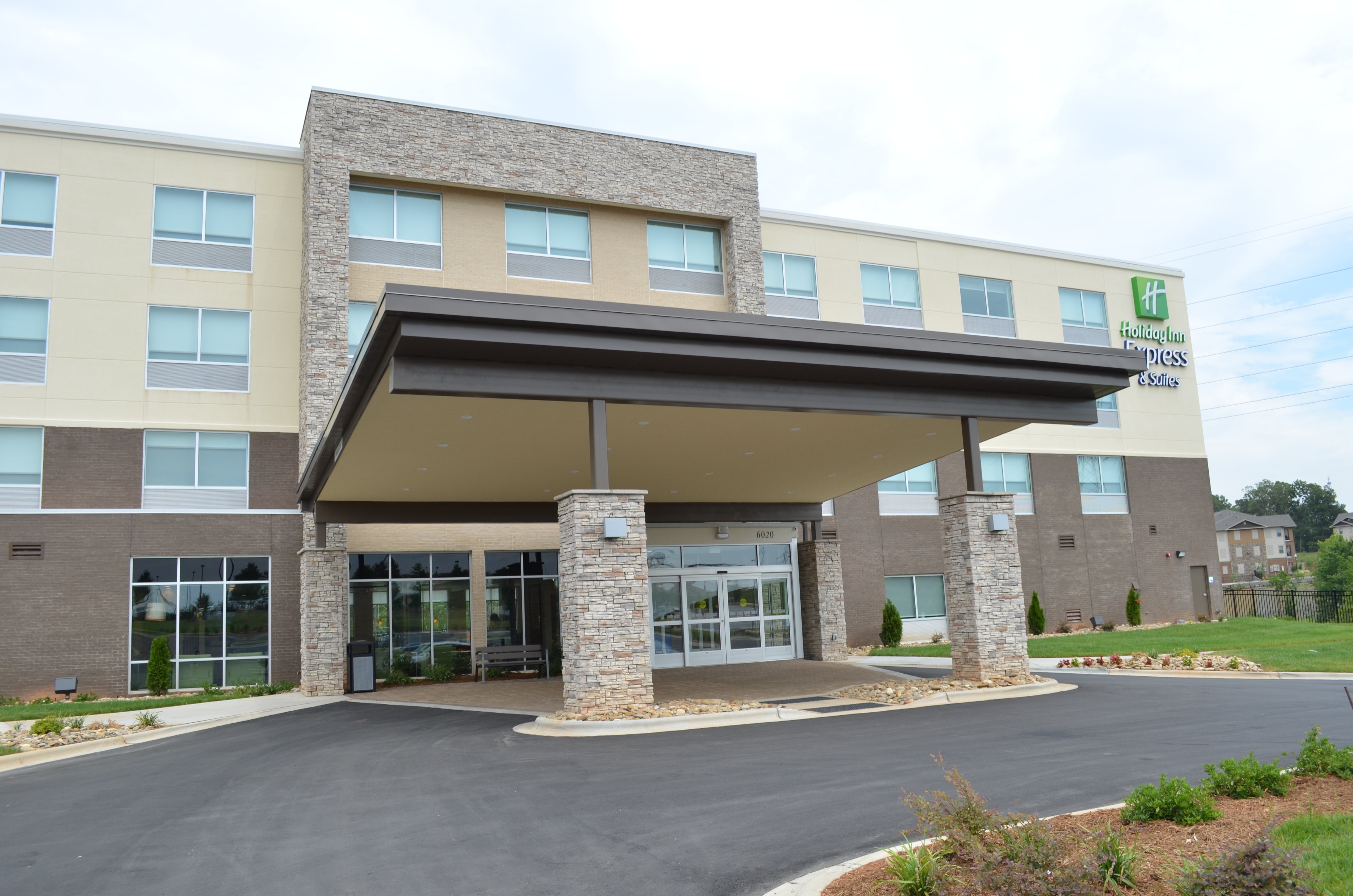 Holiday Inn Express Suites Charlotte Ne University Area 3/40