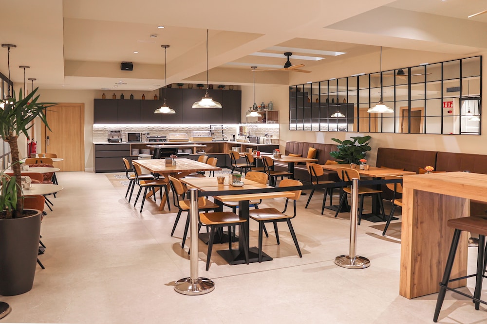 Aerohotel Barcelona Airport 24h 26/32