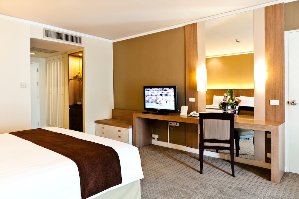Royal Princess Larn Luang Bangkok Hotel 24/69