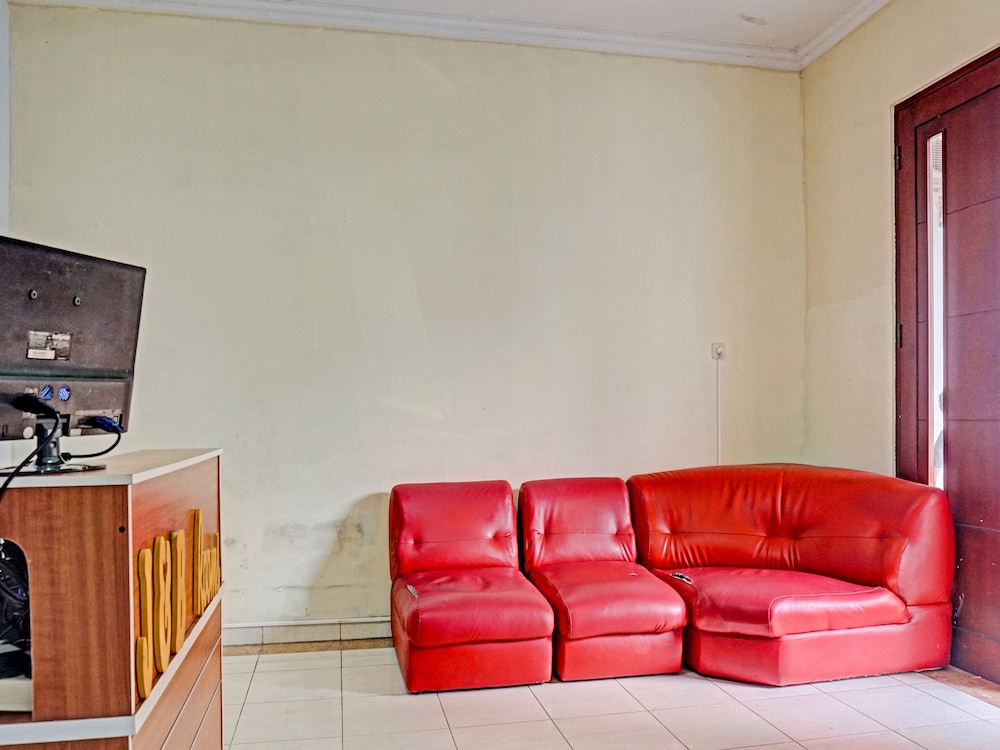 Super OYO 91535 J&b Rooms Tomang 33/35