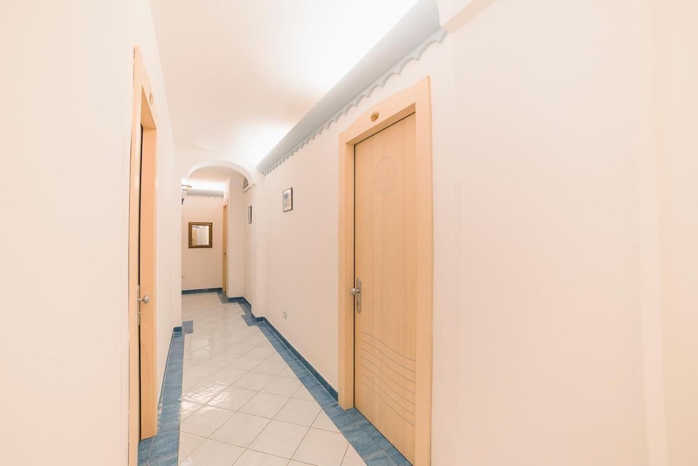 Hotel De Rosa 17/32