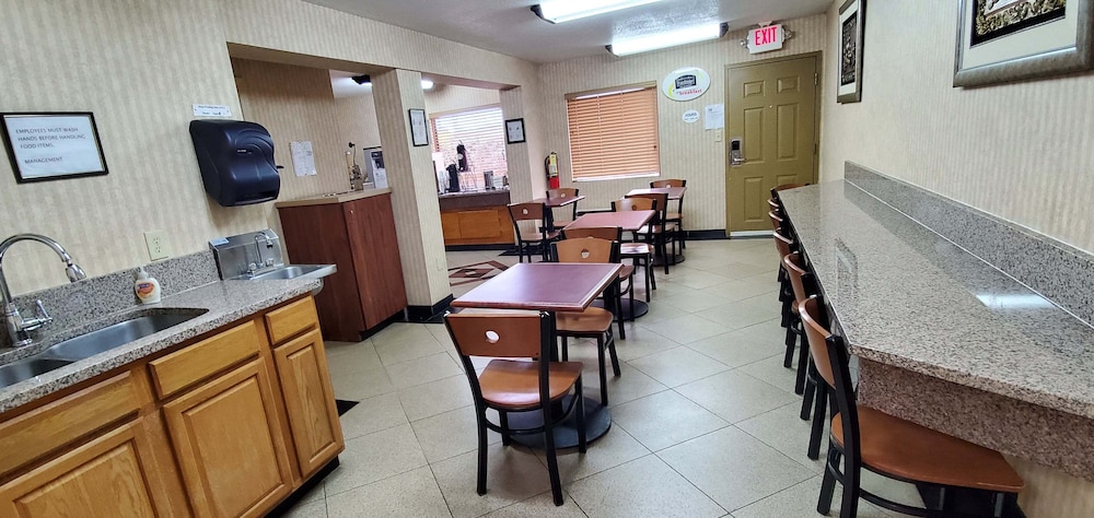 Fairbridge Inn Suites Mcdonoughga 40/52