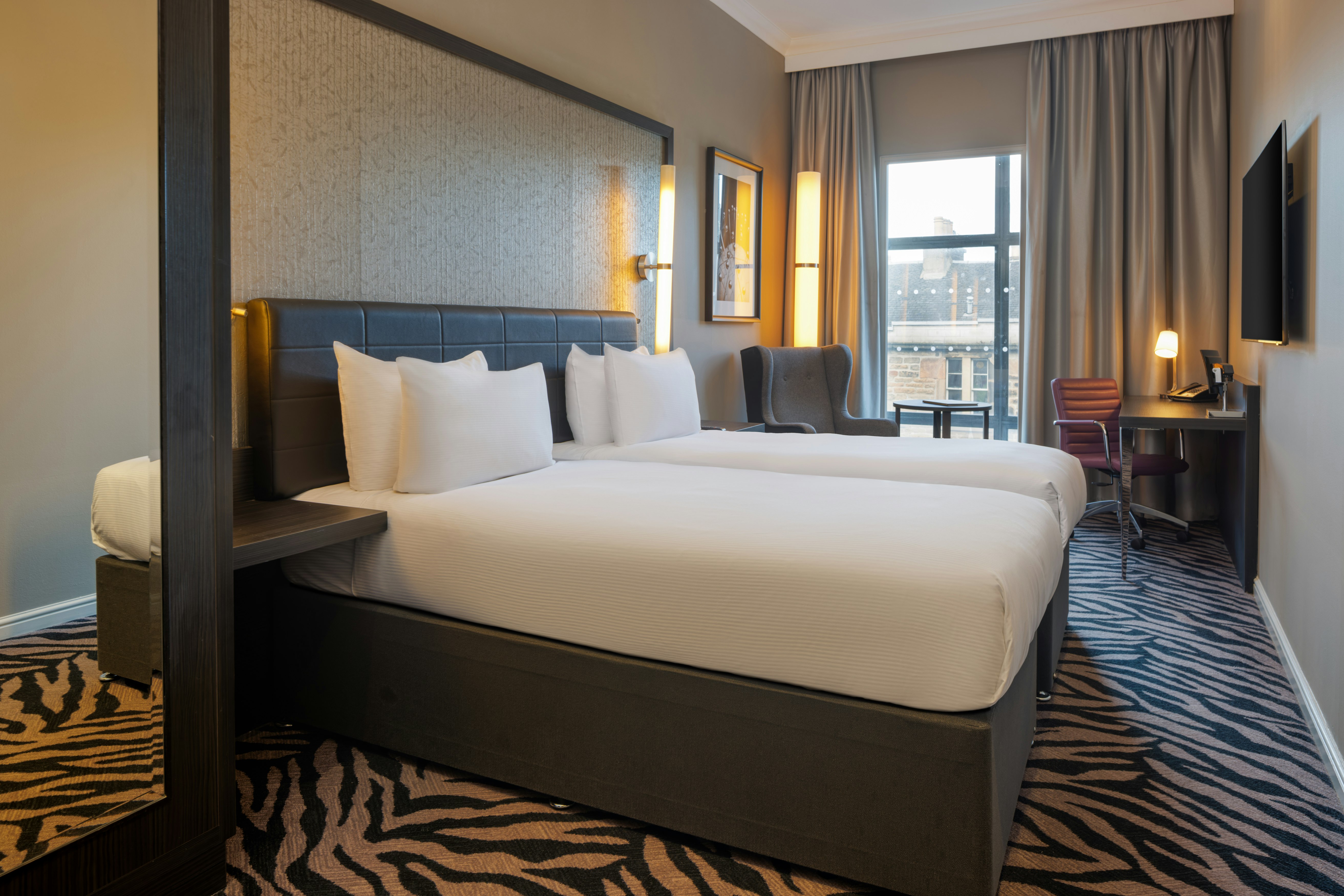 ROOM, TWIN BEDS
