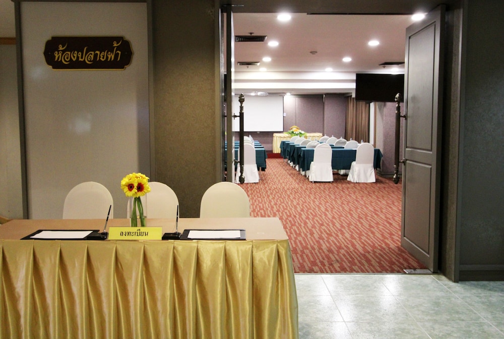 Grand Tower Inn Rama VI 10/70