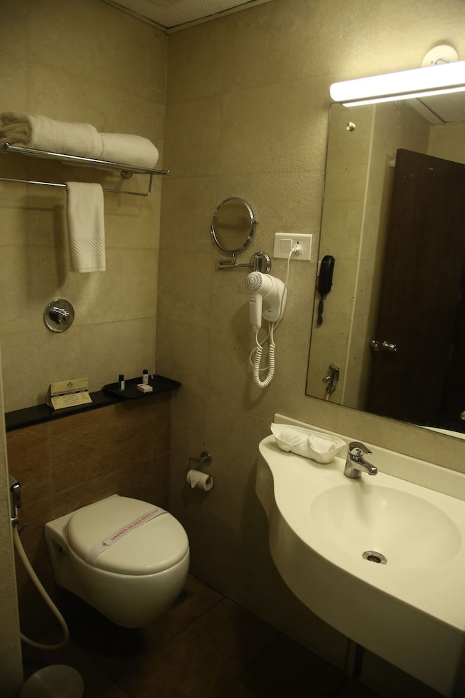 Oyo 6593 West Fort Hotel 48/50