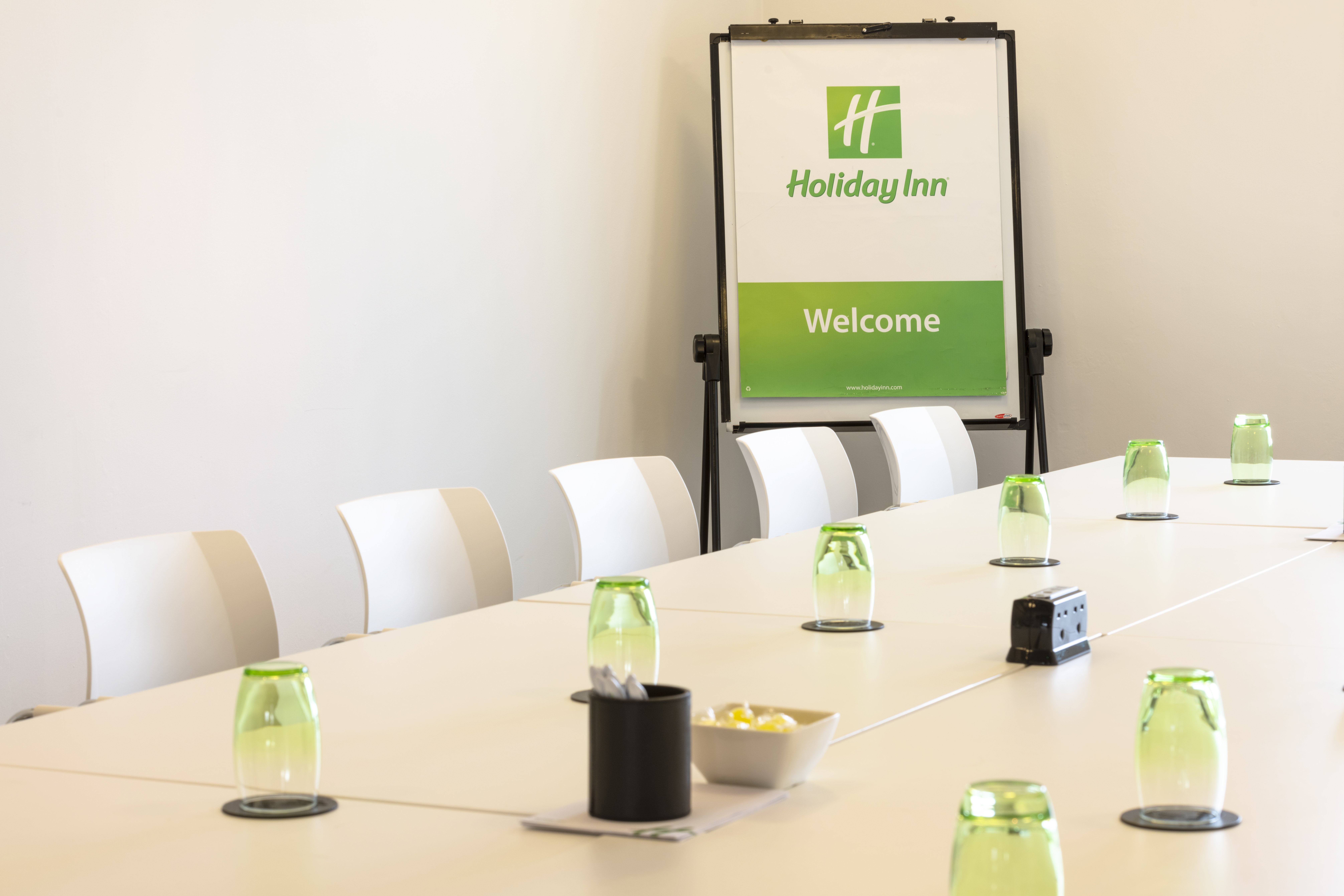 HOLIDAY INN EDINBURGH 73/80