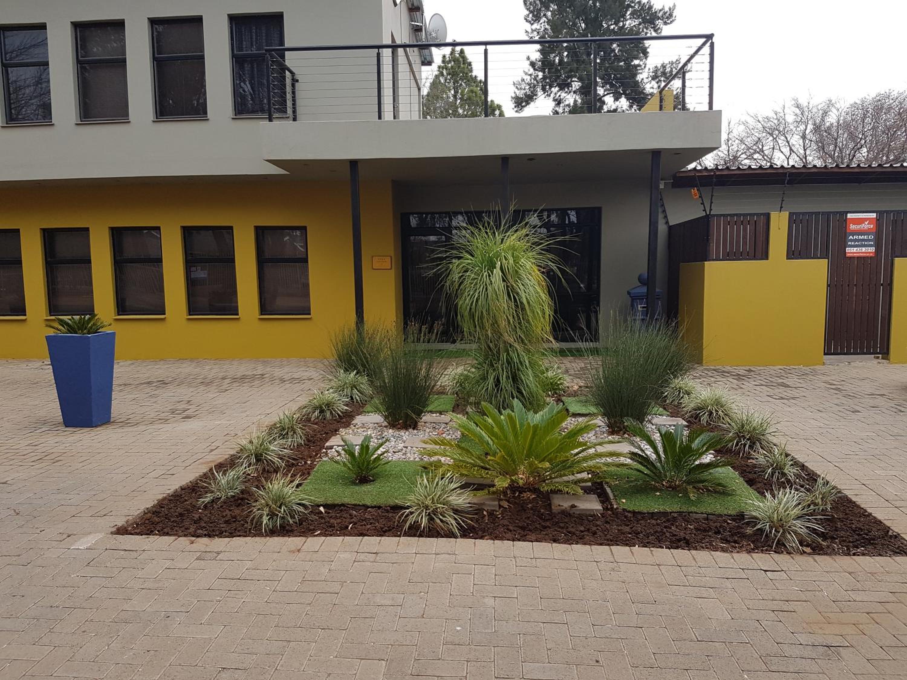 A Contempo Guesthouse 1/13