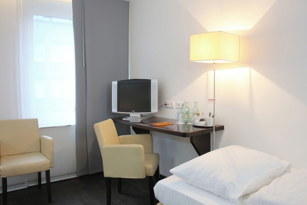 Helvetia Hotel Munich City Center 43/50