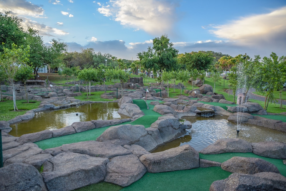 SUN CITY CABANAS 67/72