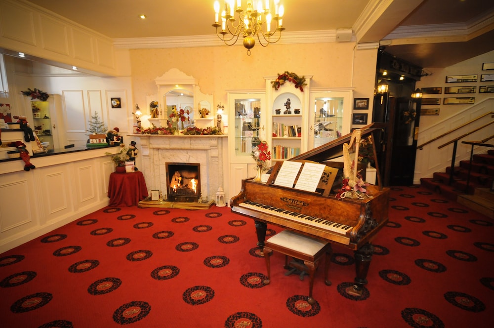 Bush Hotel 23/38