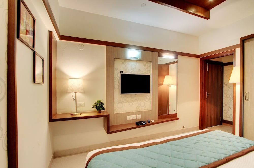 White Castle Corporate Residences 15/50