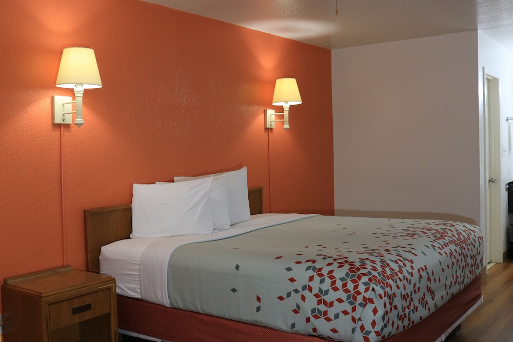 Heritage Inn & Suites 9/31