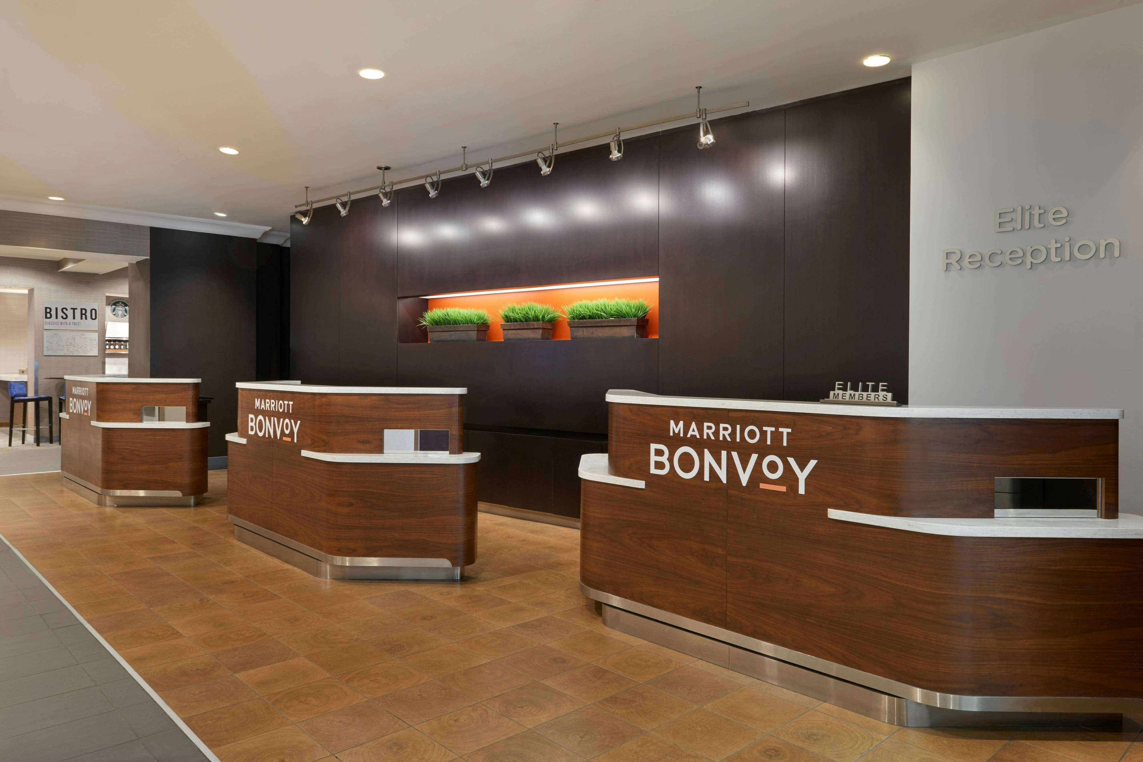 Lobby at Courtyard By Marriott Downtown Toronto, TORONTO