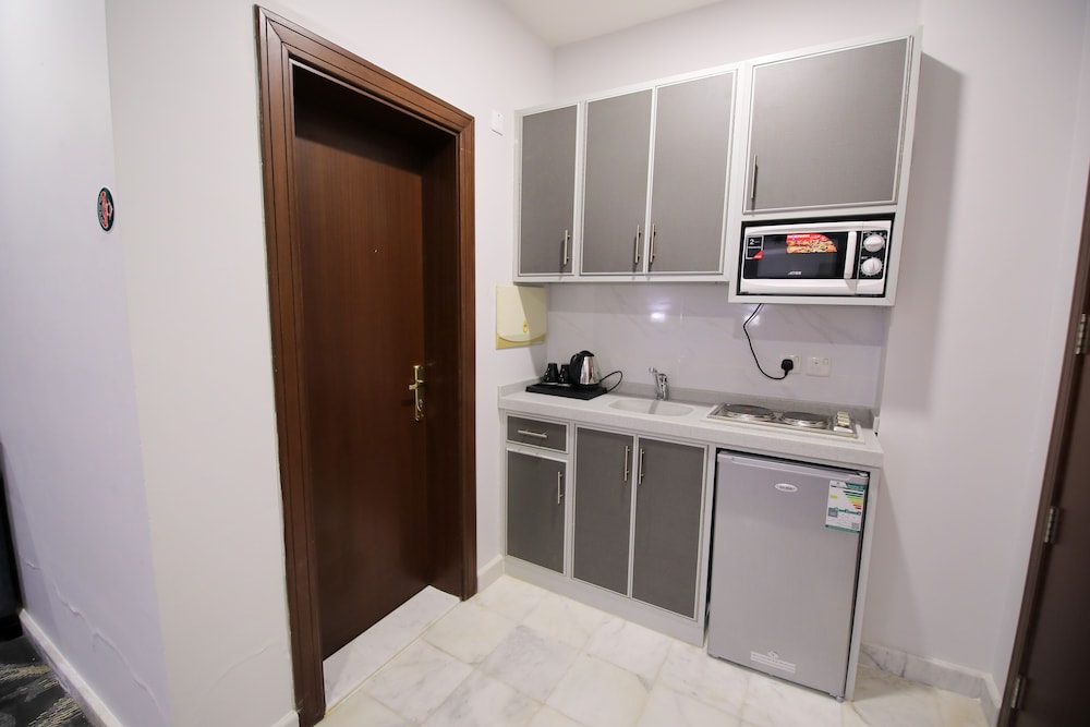 Laten Suites Al Salim Plaza 55/55