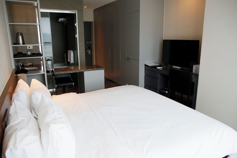 J-one Hotel and Resort 15/41