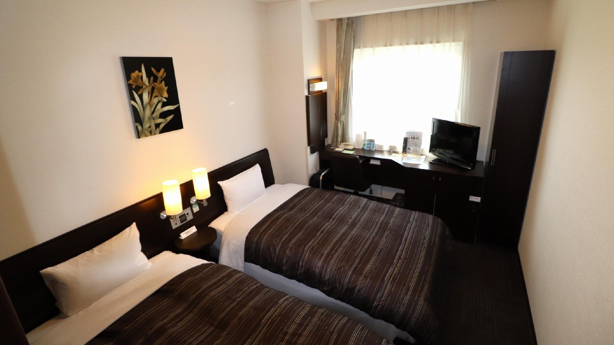 Comfort, Compact, Twin Beds, City View
