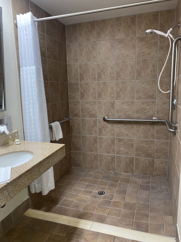 Best Western Plus Atlantic City West Extended Stay And Suites 41/45