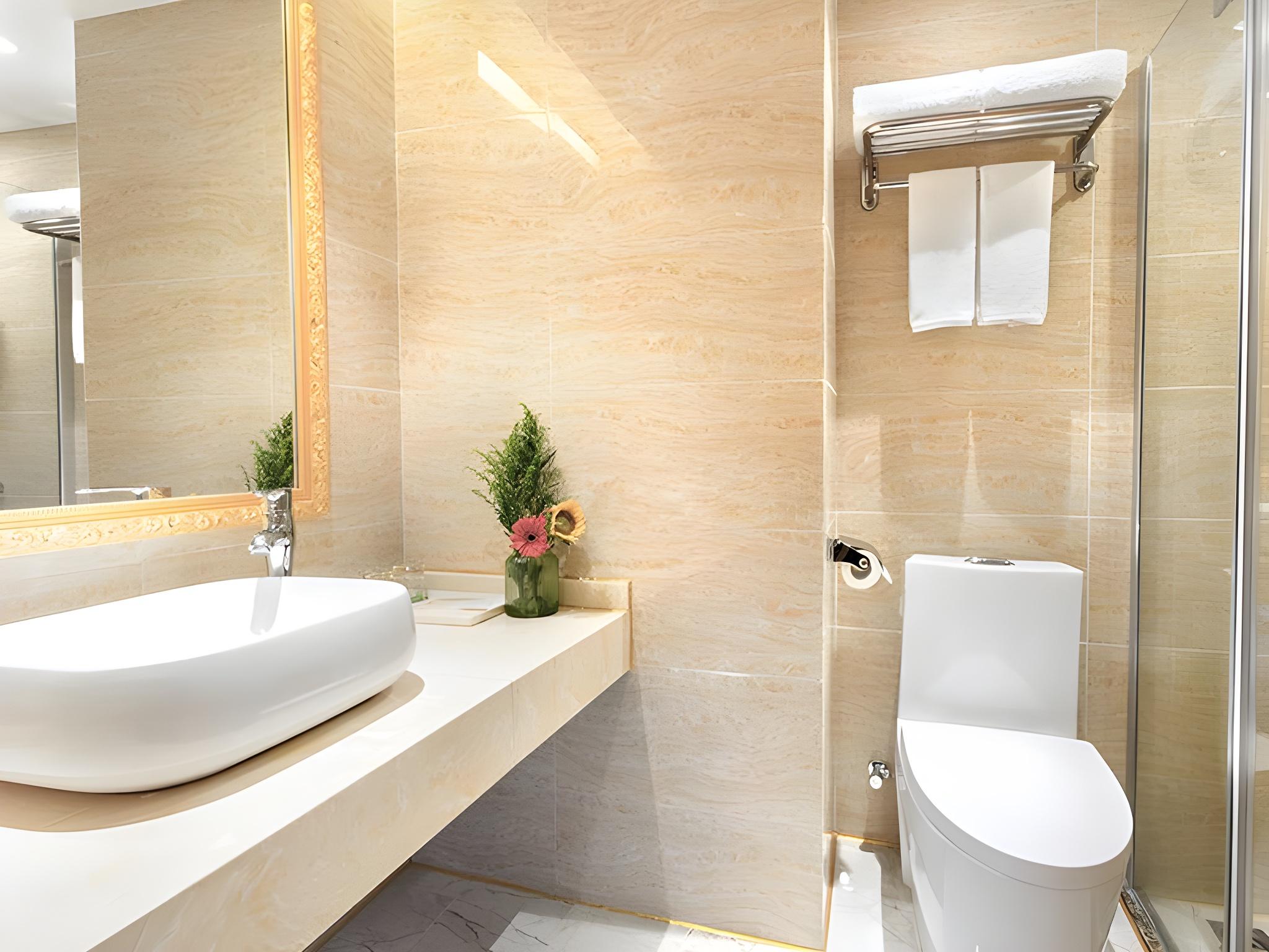 Vienna Hotel (Chengdu Chunxi Road Tianfu Square Metro Station) 32/33