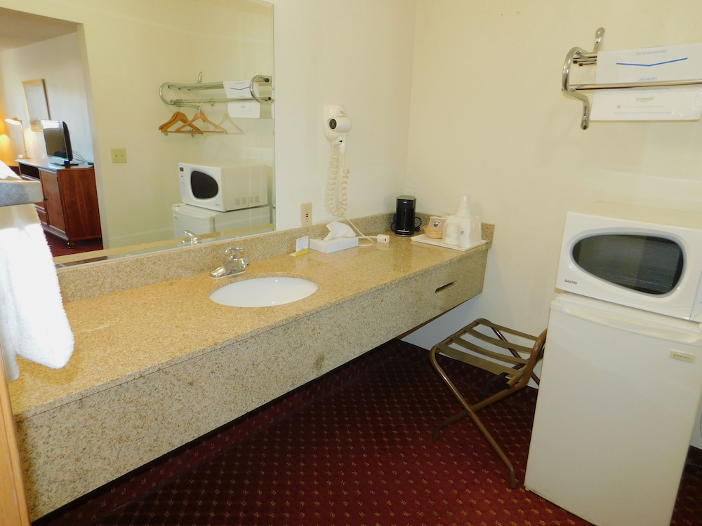 Days Inn by Wyndham Huntington 13/30