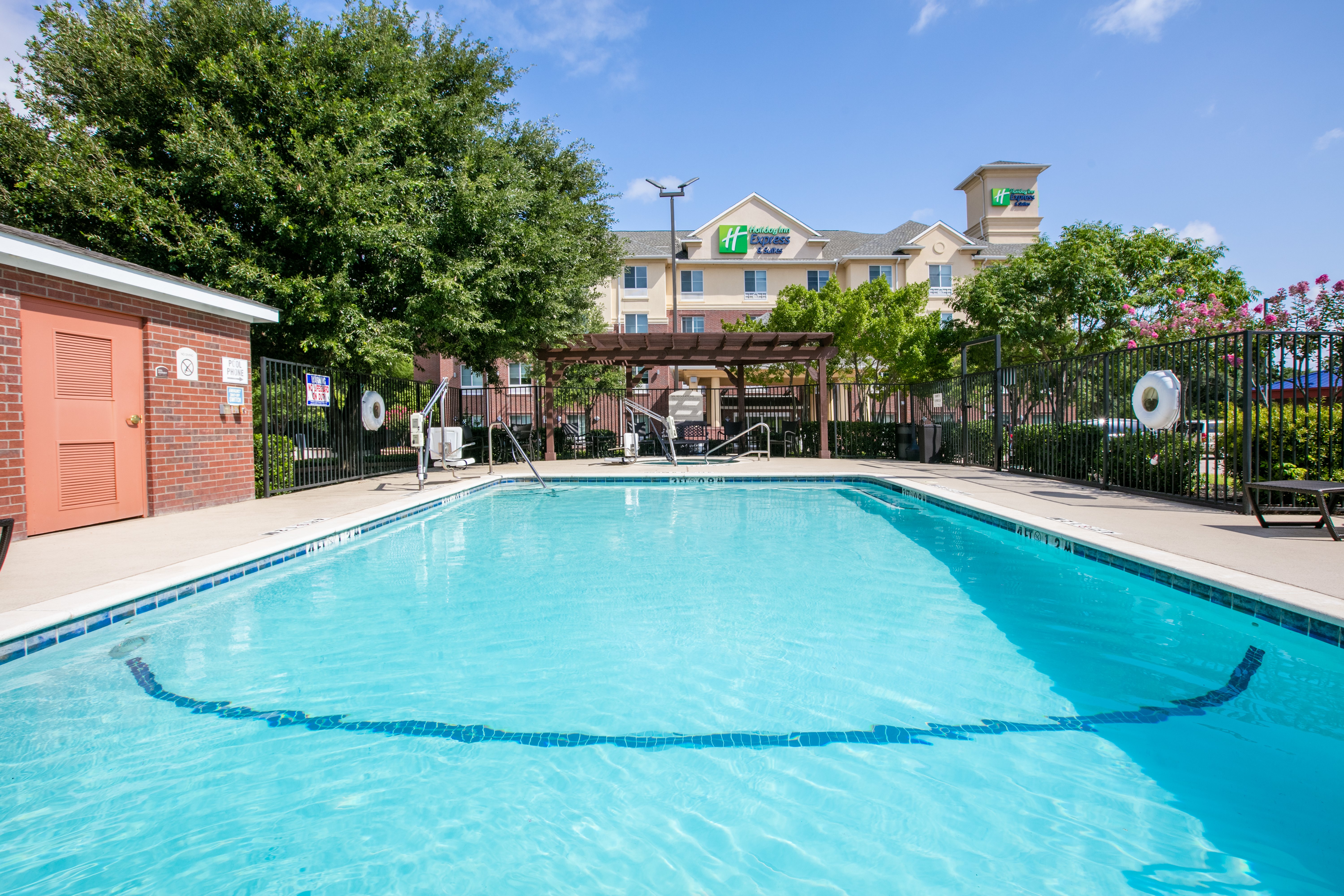 Holiday Inn Express Hotel And Suites Dallas Grand Prairie I 20 53/80