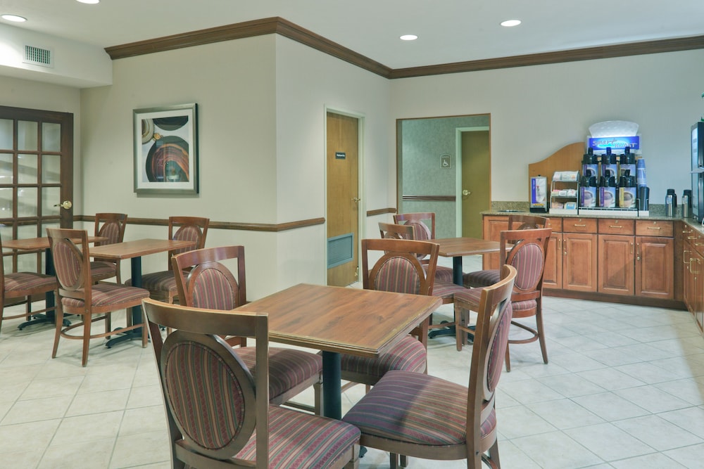 Holiday Inn Express Evansville - West 45/49