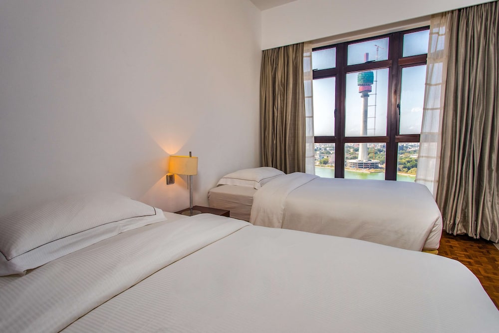 Hilton Colombo Residence 10/83