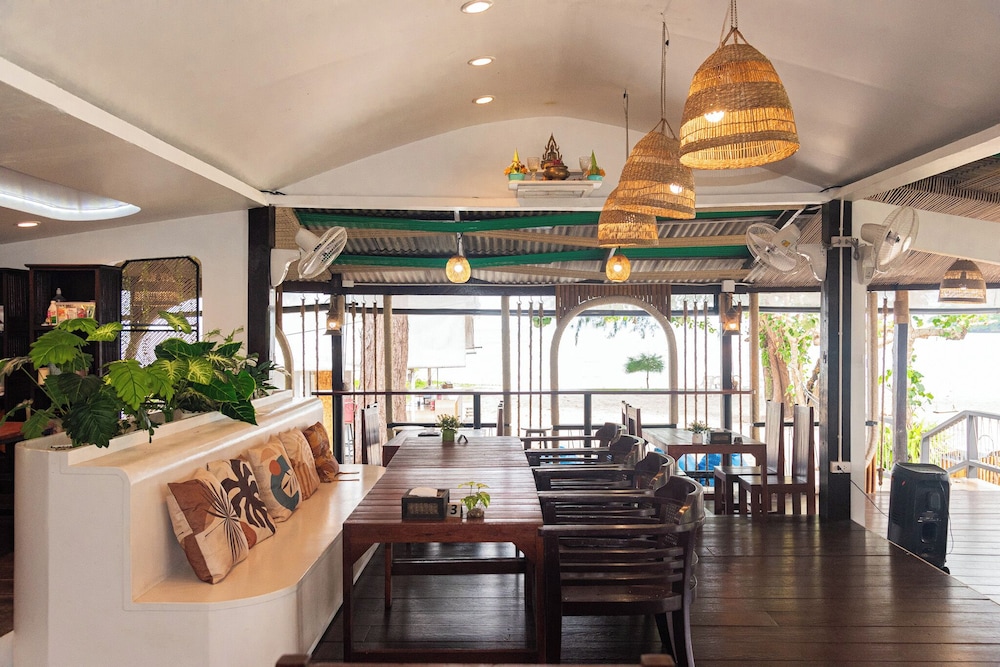 Pan Beach Bungalows 31/50