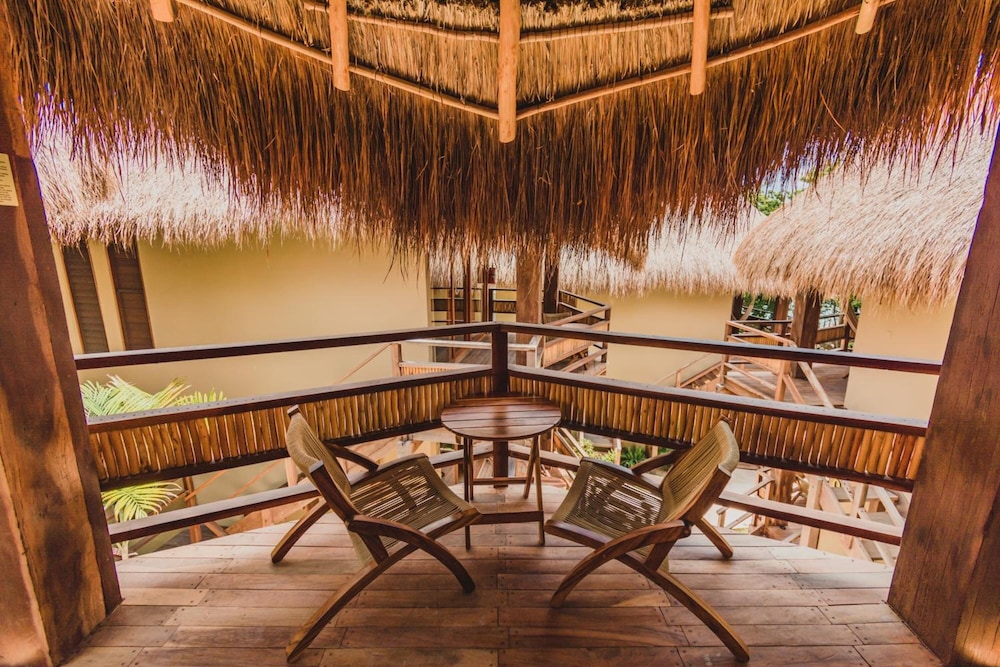 Hotel Carolina Bacalar 34/39
