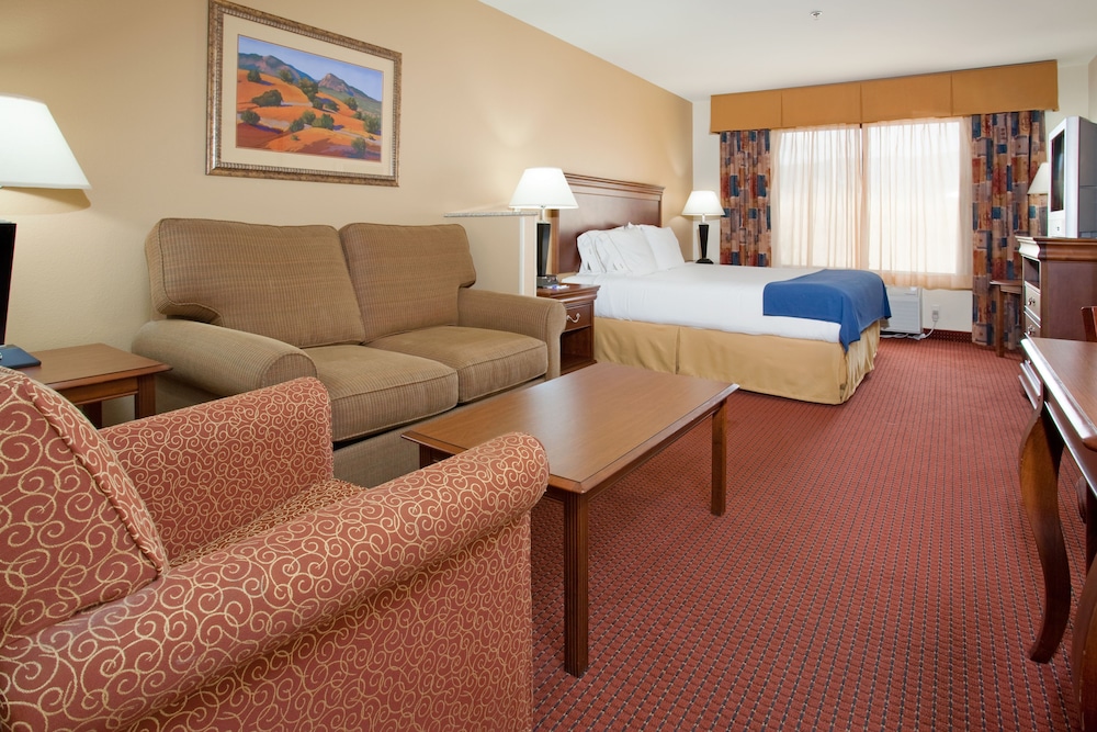 Holiday Inn Express Suites Tooele 34/52