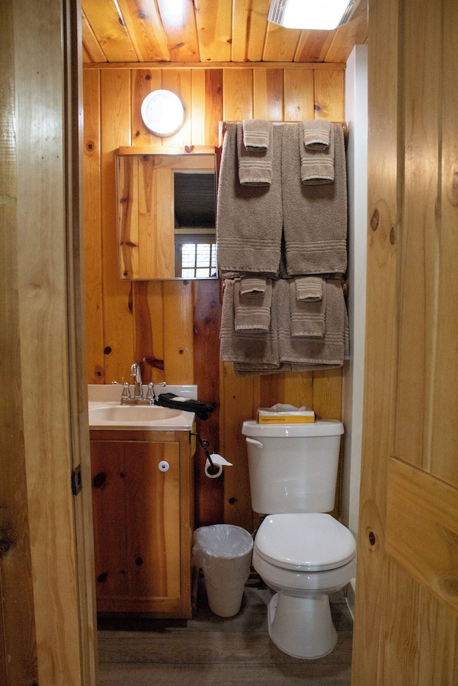 كابينة كلاسيكية بسريرين كوين بحمام خاص، Arizona Mountain Inn and Cabins 3/3