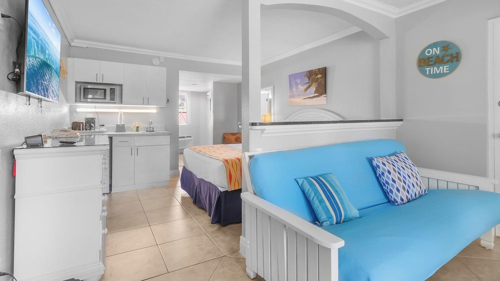 PELICAN POINTE SUITES 45/58