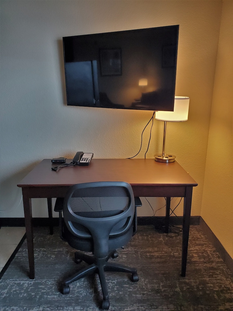 Cobblestone Suites Oshkosh 58/75