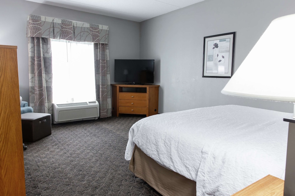 Hampton Inn & Suites Chesapeake-Square Mall 11/41