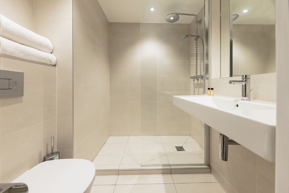Hotel Montbriand Antony 43/44
