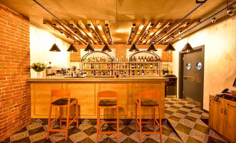 New Wave Hotel 39/48