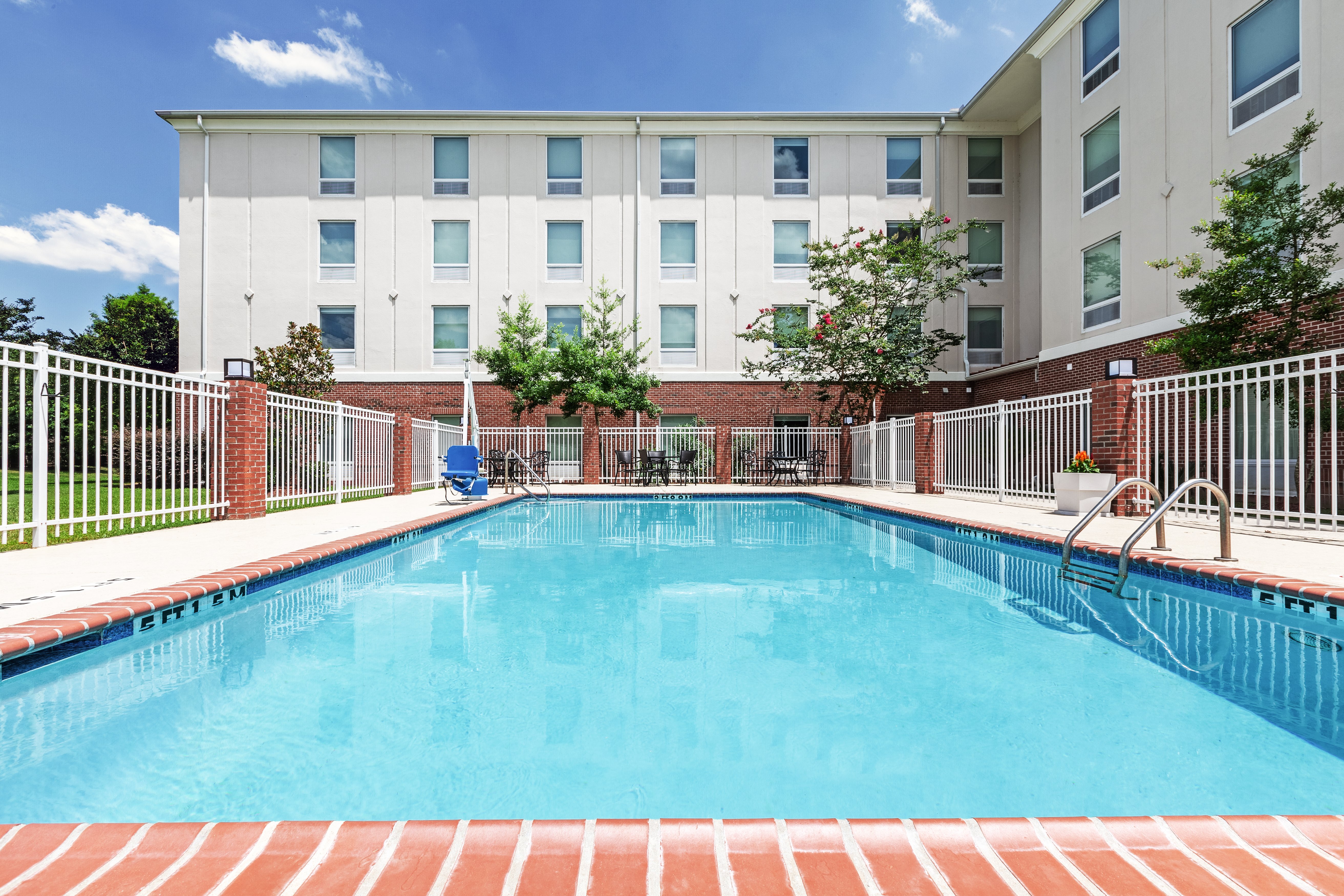 Holiday Inn Express Hotel And Suites Baton Rouge East 27/41