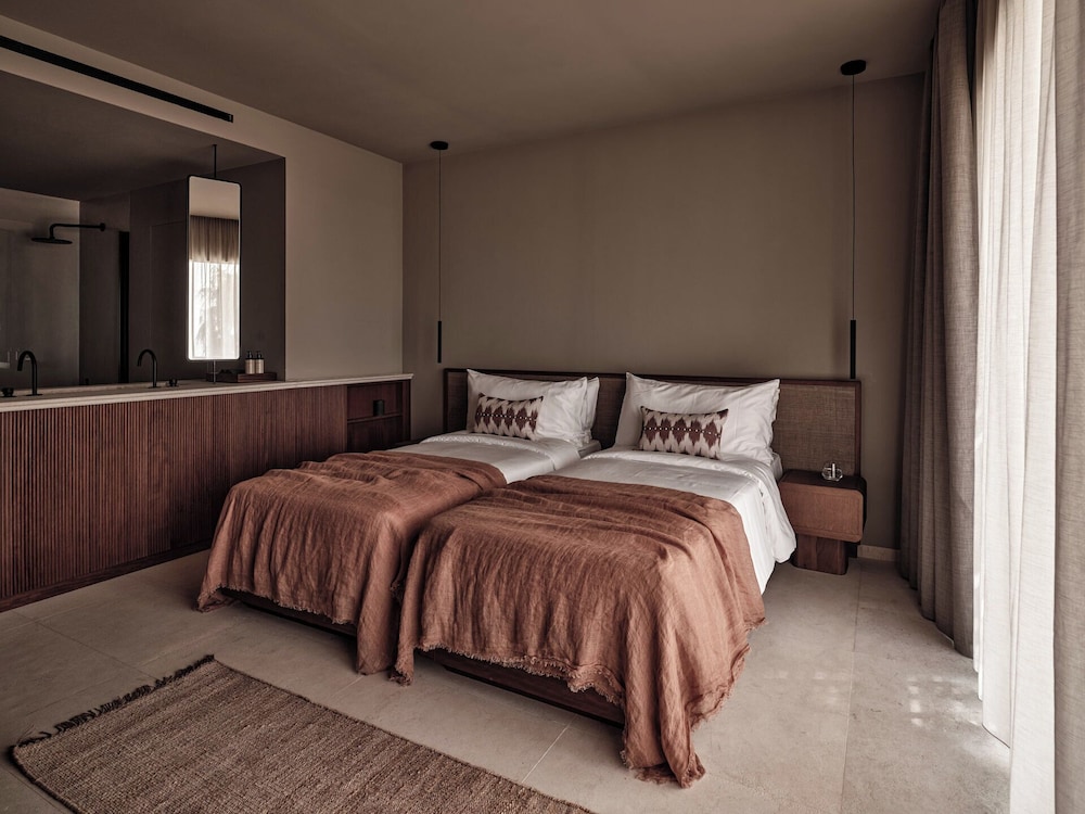 2 BEDROOMS, SUITE, SEA VIEW, SOFA