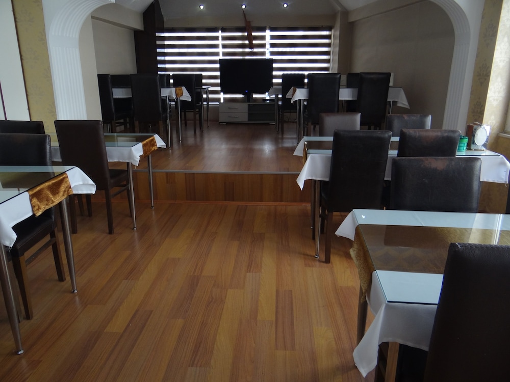 Meta Hotel 19/20