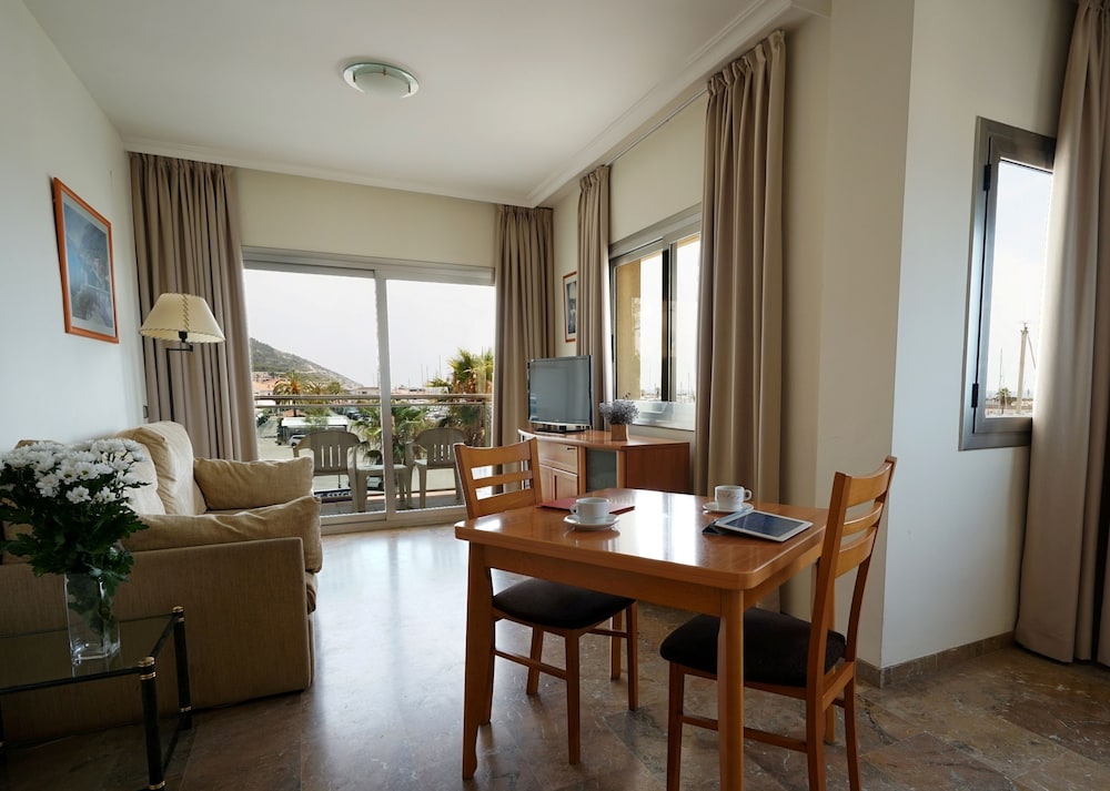 Port Sitges Resort Hotel 45/70