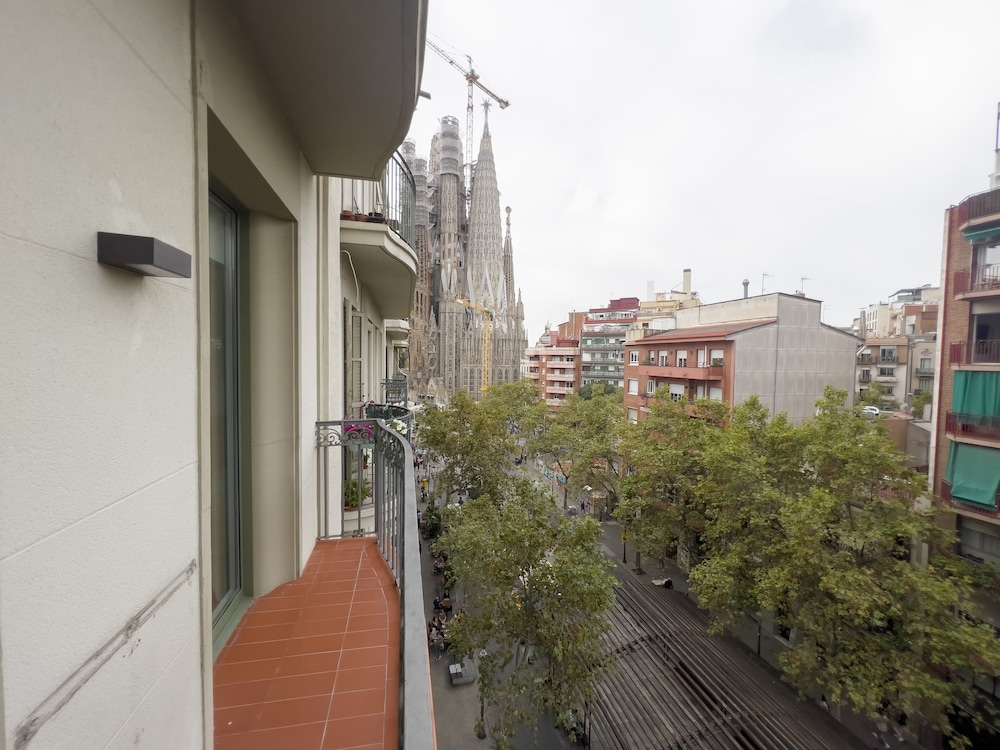 Enjoybcn Gaudi Apartments 39/50