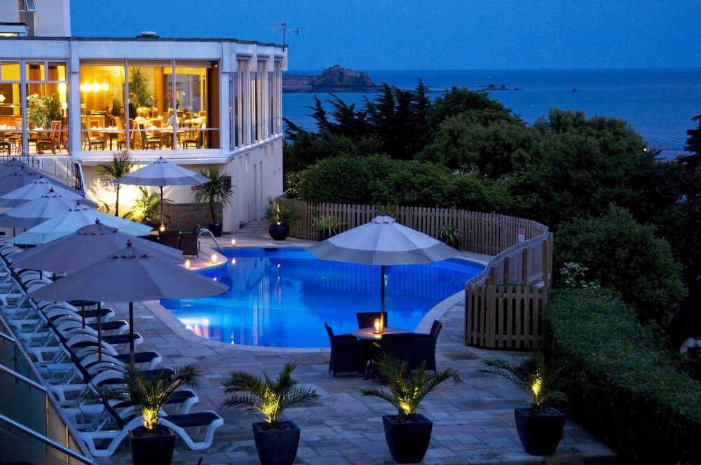 Cristina Hotel in JERSEY