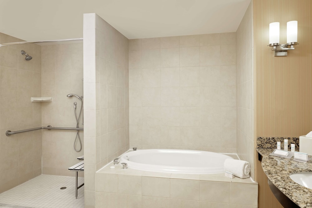 Hilton Garden Inn Fontana 12/46